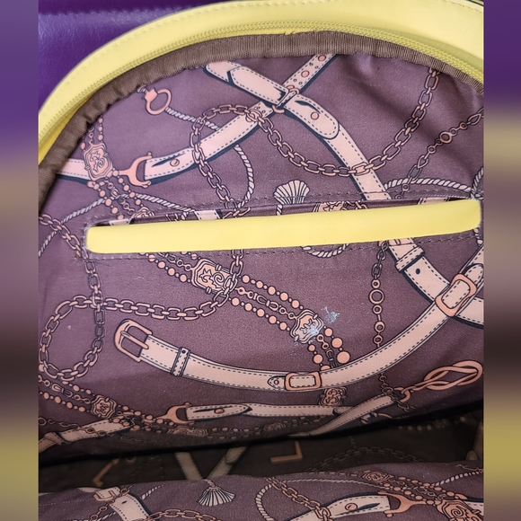 Yellow backpack - Picture 10 of 12